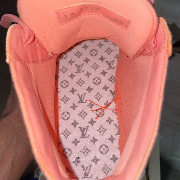 Louis Vuitton preach tattoo print sneakers limited edition size 8.5 mens - Picture 4 of 6